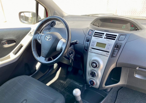 Toyota Yaris cena 11900 przebieg: 137300, rok produkcji 2009 z Pisz małe 232